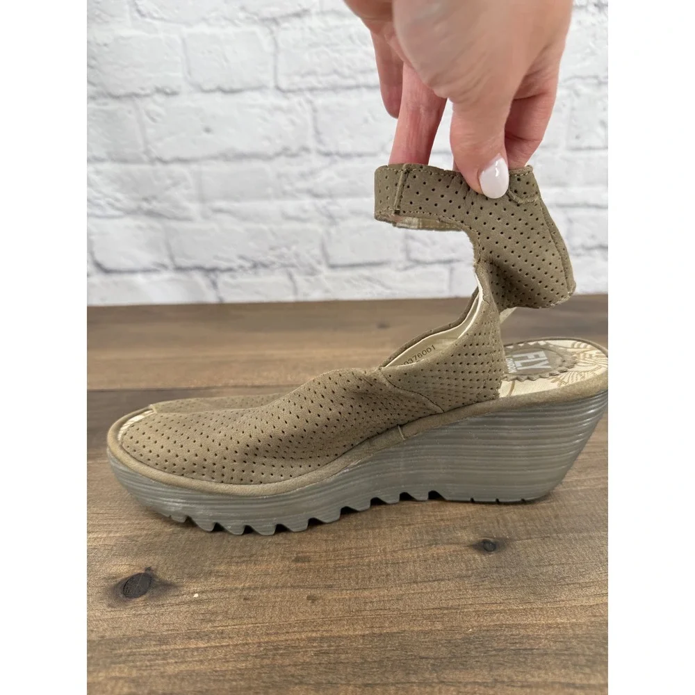 FLY London Taupe Perforated Wedge Sandals EU 39 Comfort Boho Lagenlook Shoes